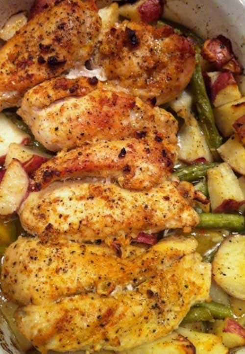 LEMON AND GARLIC CHICKEN WITH ROASTED POTATOES AND GREEN BEANS