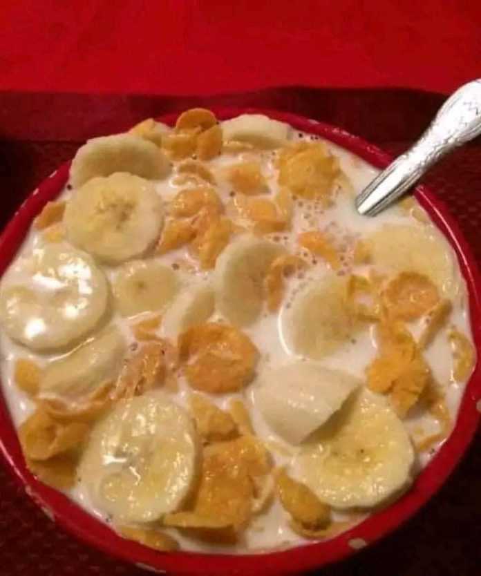 CORN FLAKES WITH BANANAS