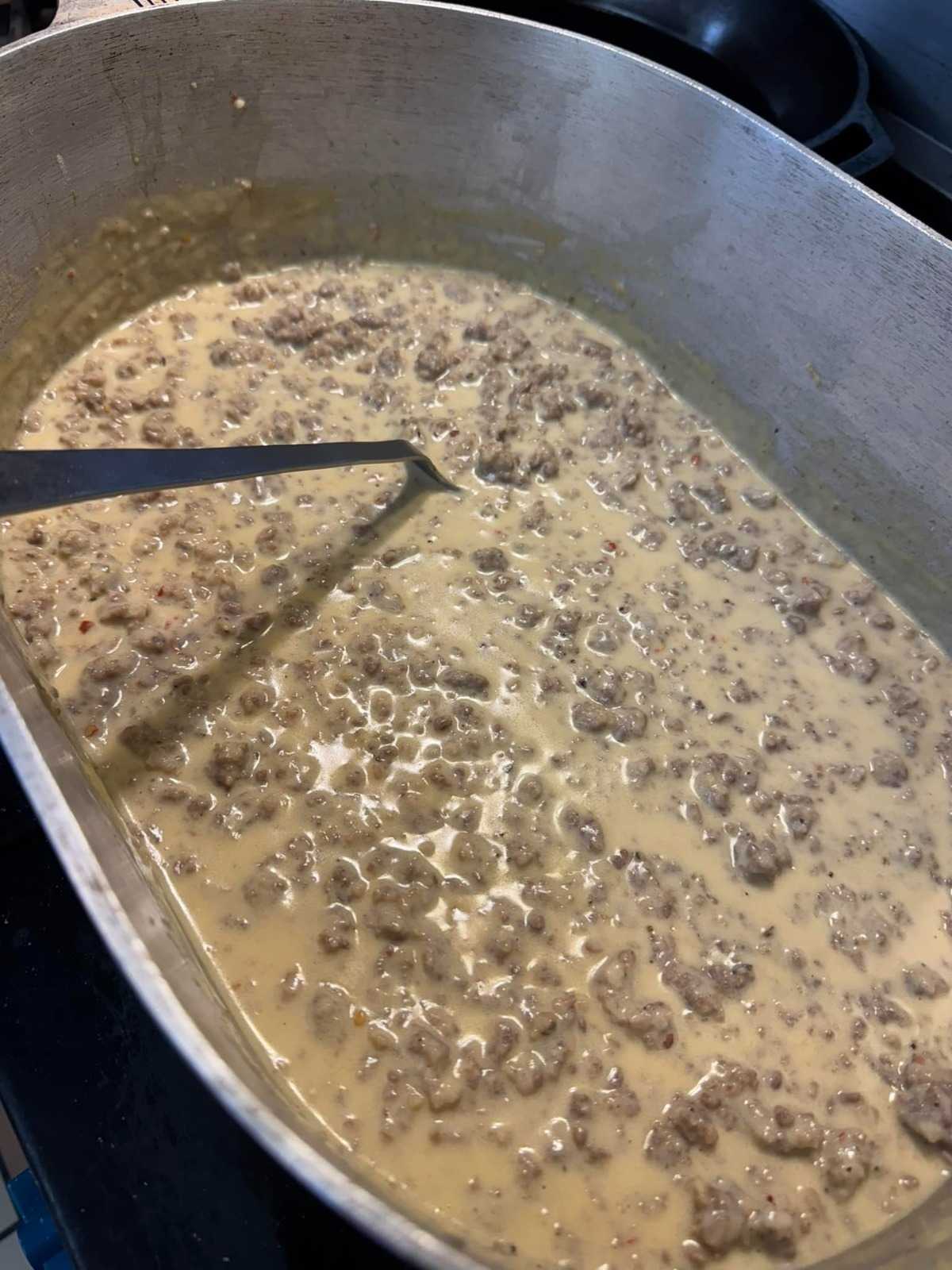 Firehouse Sausage Gravy Recipe: A Hearty Breakfast for Big Crowds