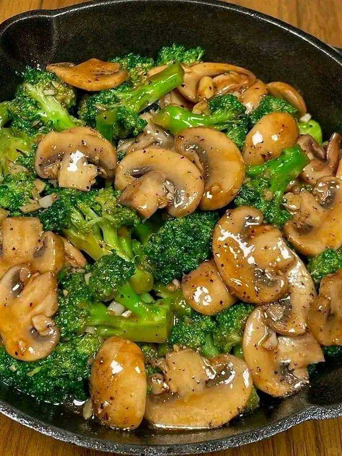 Sautéed Mushroom and Broccoli Stir-Fry Recipe