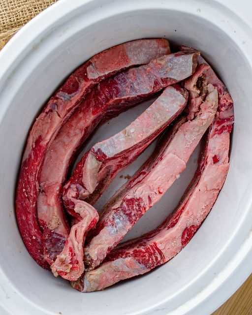 SLOW COOKER BARBEQUE BEEF RIBS