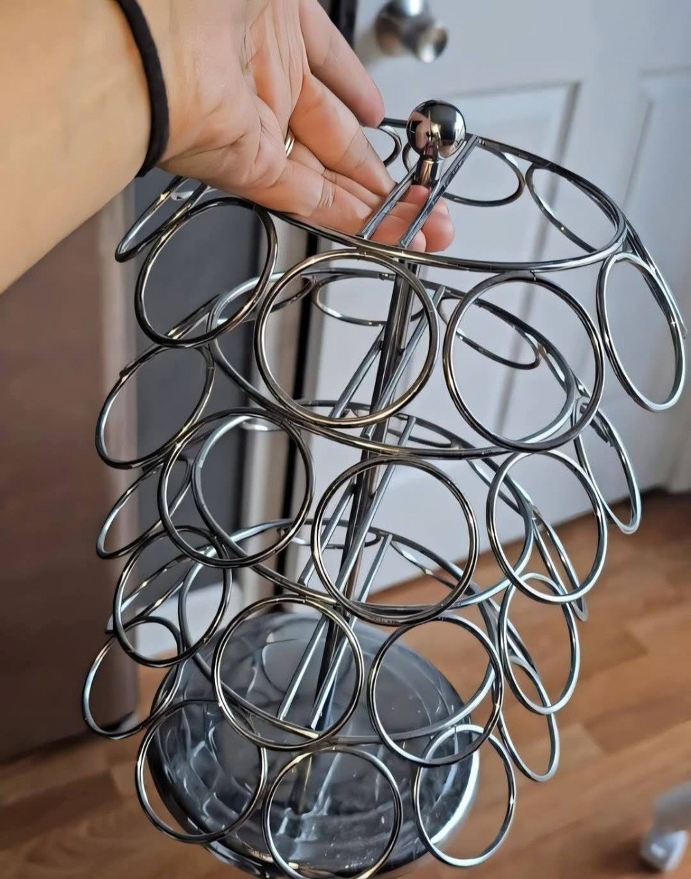 I saw my neighbor about to throw this in the bin, so I asked her if I could have it, and she gave it to me. The reason why she was throwing it because she didn’t know what it was for. I don’t either, but I took it anyway.