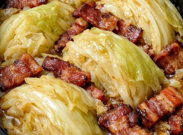 Slow Cooker 4-Ingredient Braised Cabbage and Bacon